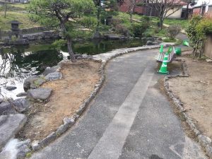 2017/3/27 施工！ 八幡西区 御手洗公園！ 池の周りを施工し、池が綺麗に見える様になりました。
